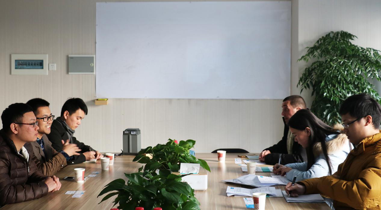 雙方進(jìn)行溝通交流 雙方進(jìn)行溝通交流